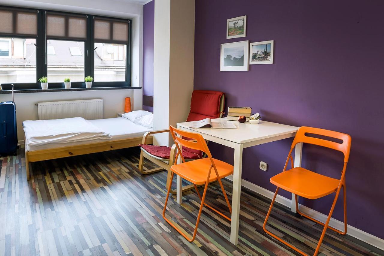 Hello & Hostel