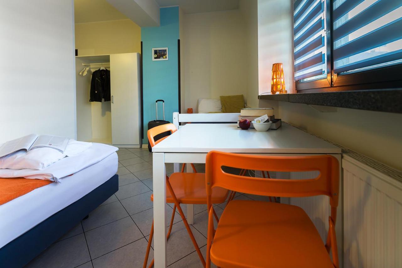 Hello & Hostel *